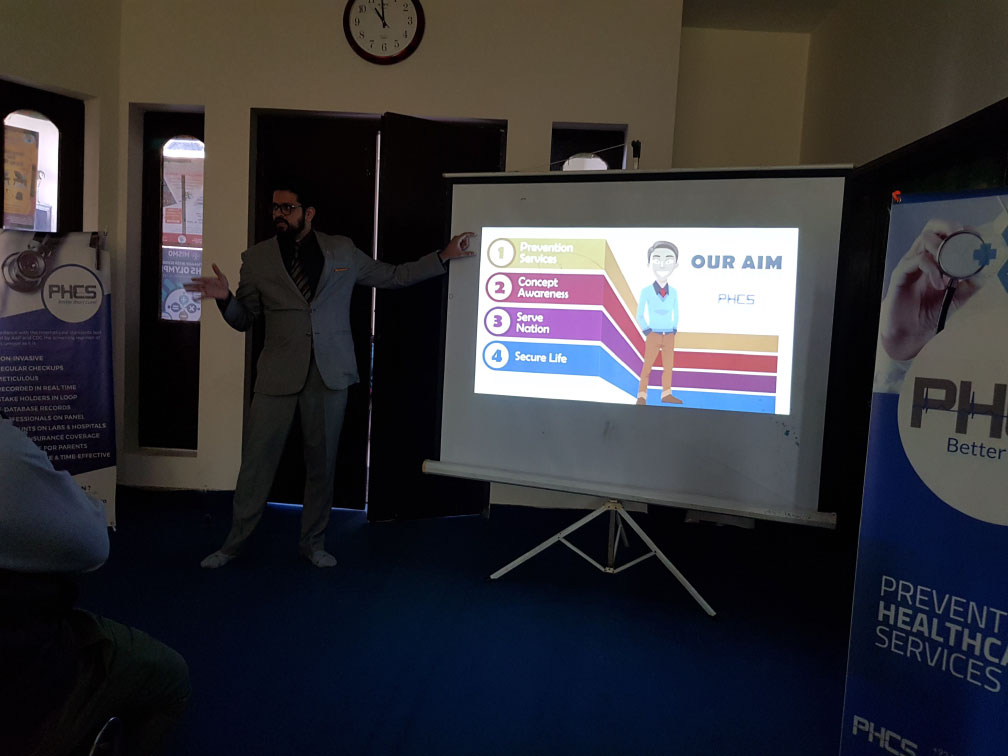 Presenter discussing the PHCS approach at Cordoba